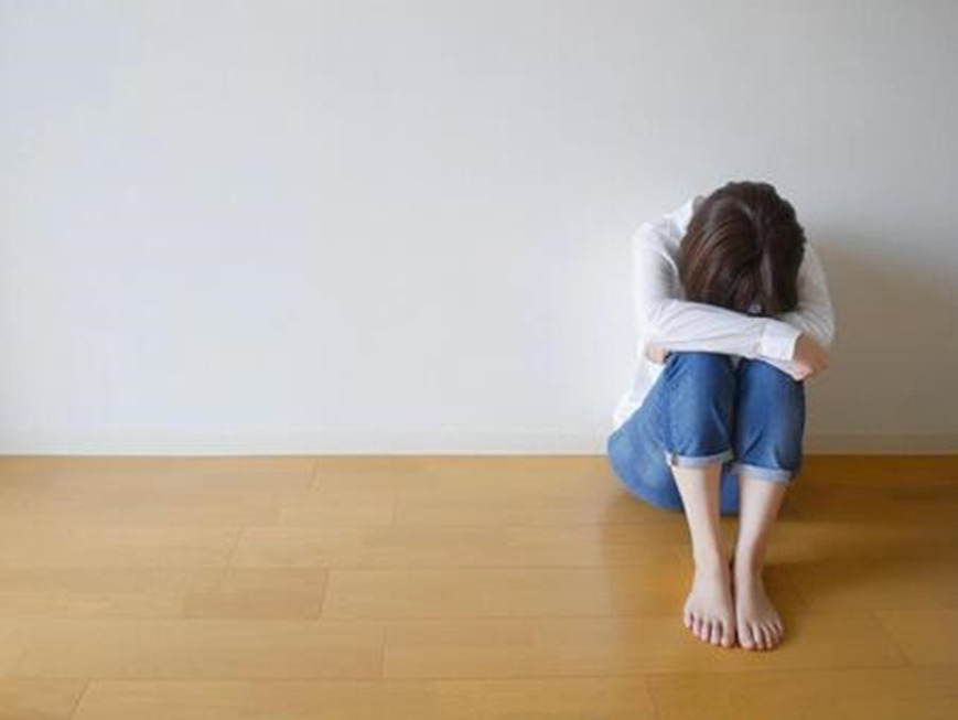 体調不良に悩む女性の辛さを表すイメージ画像